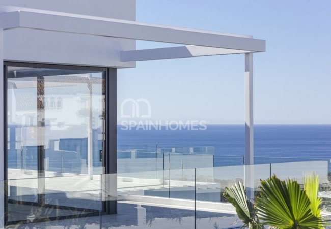 Marbella’da Avantajlı Konumda Taşınmaya Hazır Golf Villaları 1