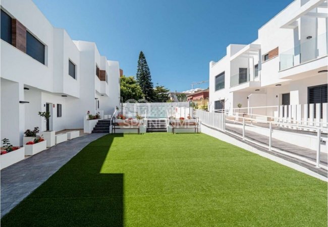 Fuengirola’da Sahile Yakın Havuzlu Modern Evler 4