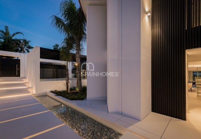 Marbella'nın Gözde Konumunda Eşsiz Müstakil Villalar 12