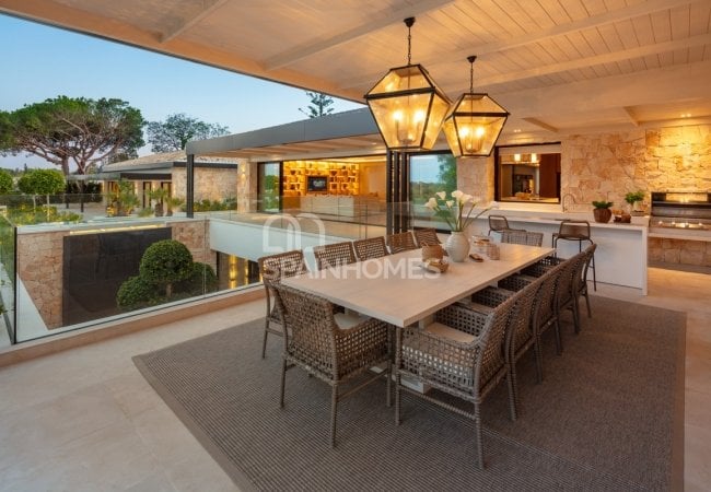 Marbella'da Golf Sahası Önünde Prestijli Villa 12