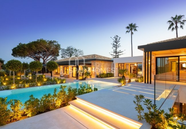 Marbella'da Golf Sahası Önünde Prestijli Villa 9