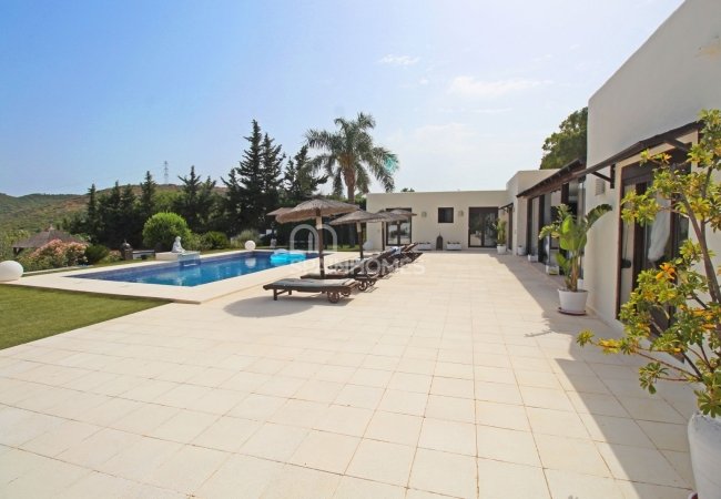 Well-located House at the Foot of the Mountains in Estepona 11