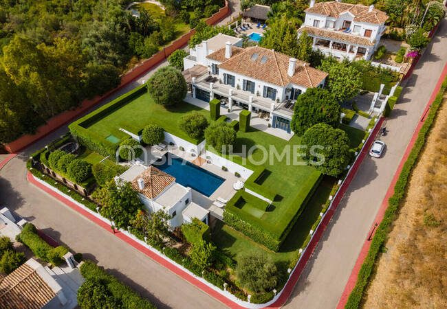 Exclusively Located Prestigious Property in Marbella 2