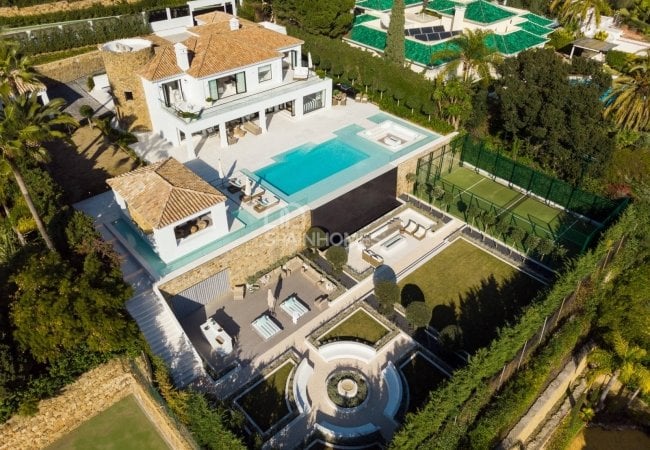 Stunning Detached Villa in a Golf Resorts Area in Marbella 2