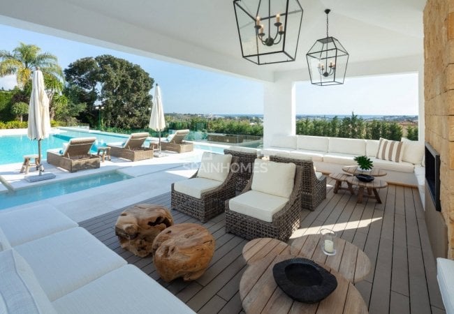 Stunning Detached Villa in a Golf Resorts Area in Marbella 9