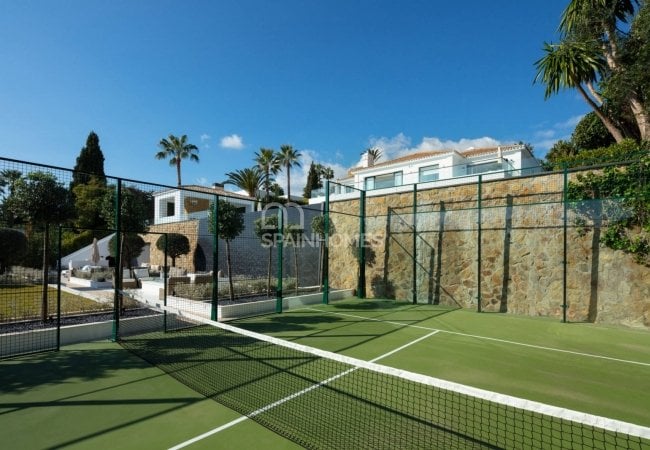 Stunning Detached Villa in a Golf Resorts Area in Marbella 11