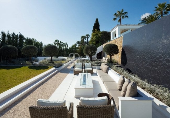Stunning Detached Villa in a Golf Resorts Area in Marbella 12