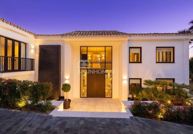 Stunning Detached Villa in a Golf Resorts Area in Marbella 15