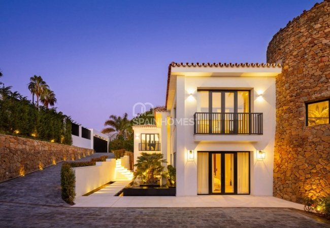 Stunning Detached Villa in a Golf Resorts Area in Marbella 16