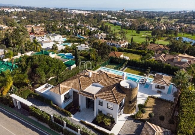 Stunning Detached Villa in a Golf Resorts Area in Marbella 3