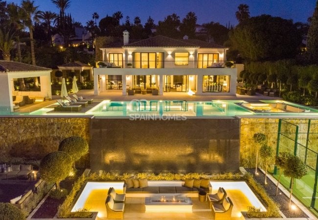 Stunning Detached Villa in a Golf Resorts Area in Marbella 18