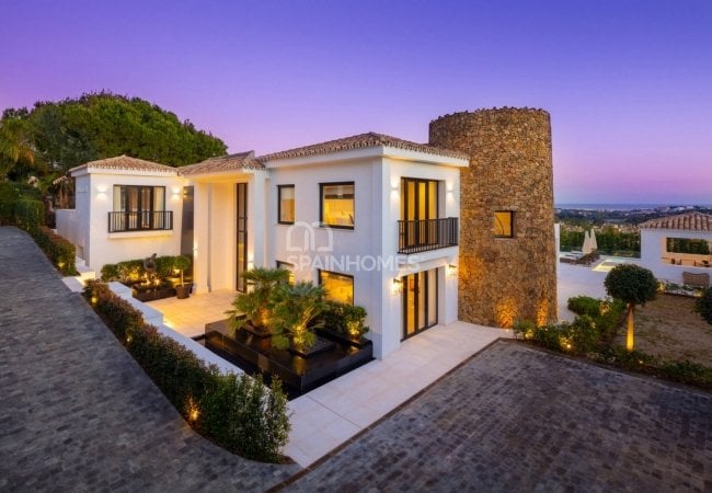 Stunning Detached Villa in a Golf Resorts Area in Marbella 14