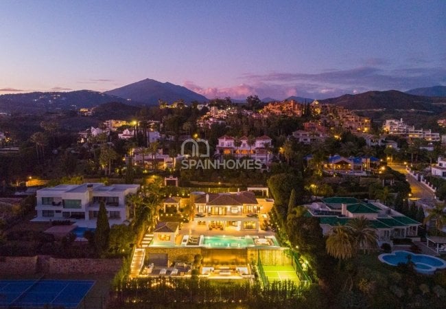 Stunning Detached Villa in a Golf Resorts Area in Marbella 21