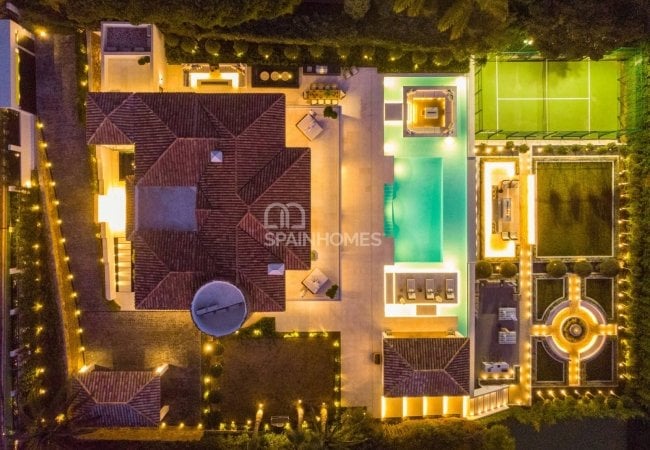 Stunning Detached Villa in a Golf Resorts Area in Marbella 22