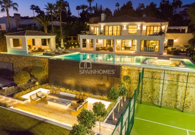 Stunning Detached Villa in a Golf Resorts Area in Marbella 19