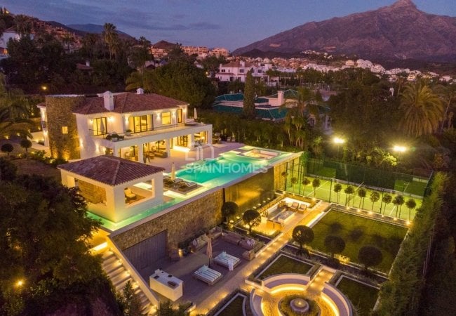 Stunning Detached Villa in a Golf Resorts Area in Marbella 20