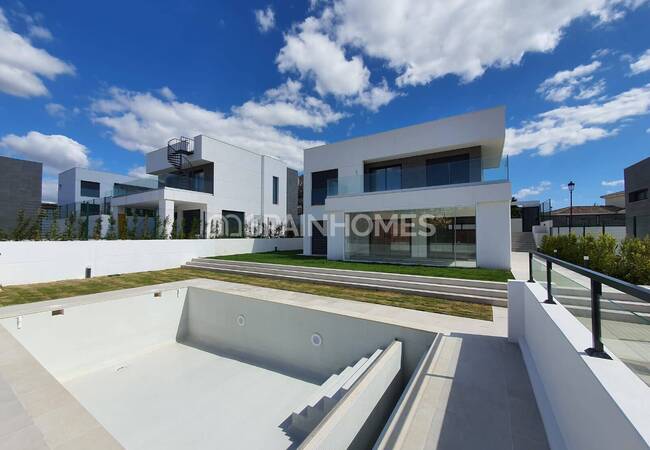 Affordable Off Plan Villas in a Sought After Area of Manilva 7
