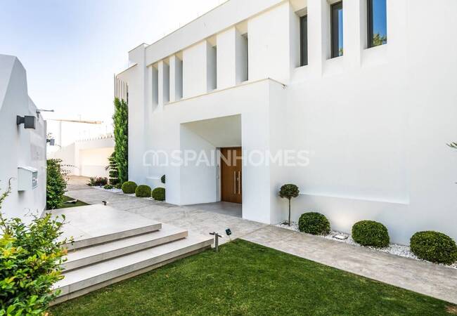 Marbella'da Satılık Çağdaş Tasarımlı Şık Müstakil Villa 8
