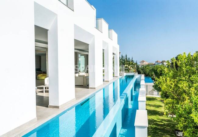 Marbella'da Satılık Çağdaş Tasarımlı Şık Müstakil Villa 5