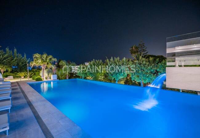 Marbella'da Satılık Çağdaş Tasarımlı Şık Müstakil Villa 14