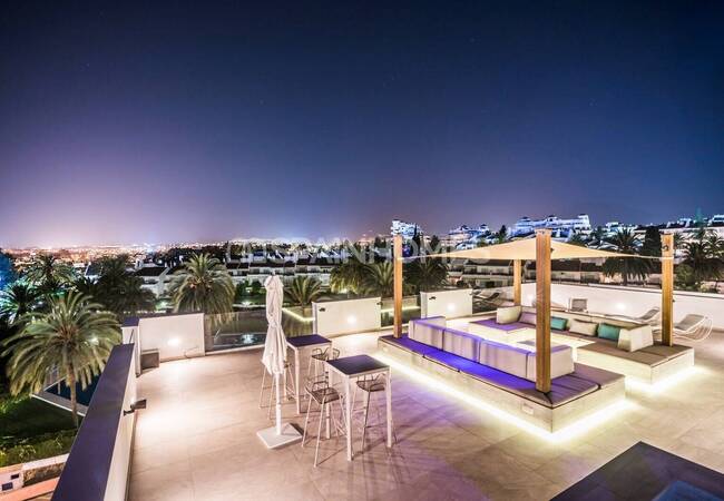 Marbella'da Satılık Çağdaş Tasarımlı Şık Müstakil Villa 16