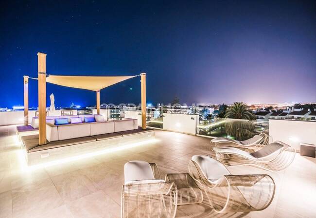 Marbella'da Satılık Çağdaş Tasarımlı Şık Müstakil Villa 17