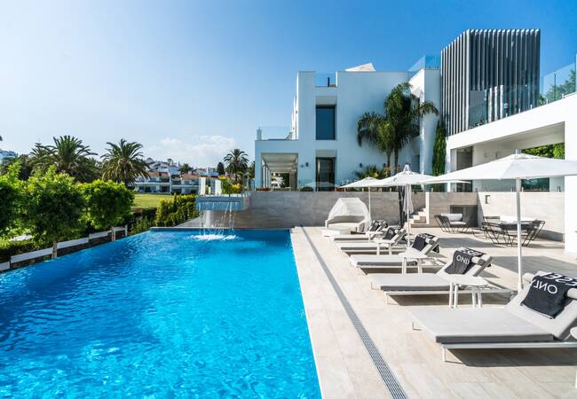 Casa De Lujo Bien Diseñada Con Piscina Infinita En Marbella 1