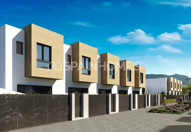 Malaga Campanillas'ta Özel Bahçeli Şık Evler 1