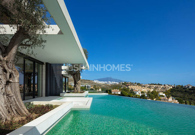 Benahavis'te Sonsuzluk Havuzlu Özel Tasarımlı Lüks Villa 11