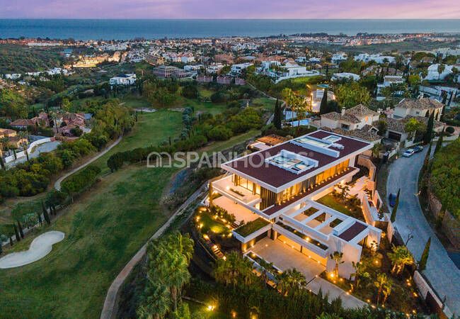 Benahavis'te Sonsuzluk Havuzlu Özel Tasarımlı Lüks Villa 6