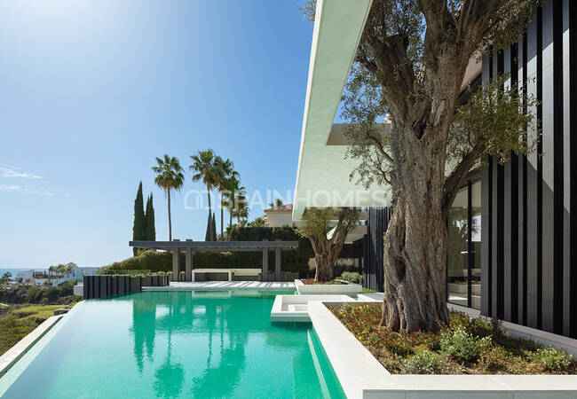 Benahavis'te Sonsuzluk Havuzlu Özel Tasarımlı Lüks Villa 7