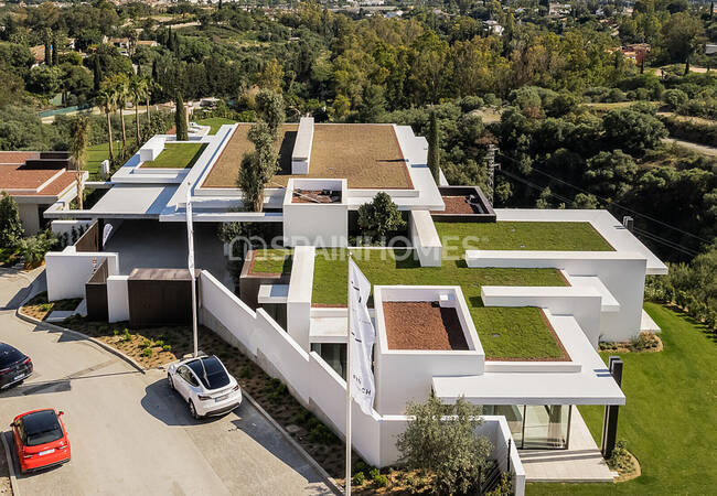 Ultra Luxe New Build Villa with Open Views in Benahavis 10