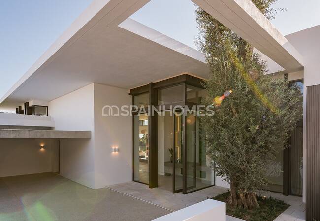 Ultra Luxe New Build Villa with Open Views in Benahavis 20