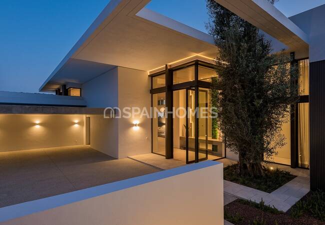 Ultra Luxe New Build Villa with Open Views in Benahavis 24
