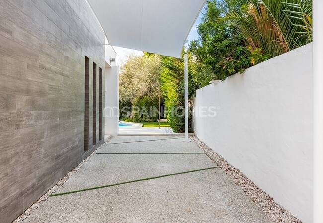 Energy Efficient Furnished Villa by the Beach in Marbella 12