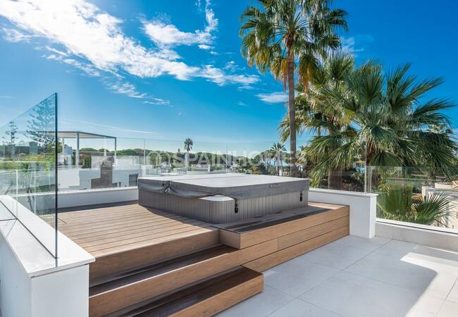 Energy Efficient Furnished Villa by the Beach in Marbella 3