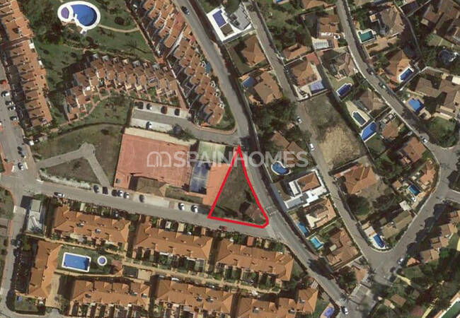 Investment Land in a Prime Location in Velez Malaga 1