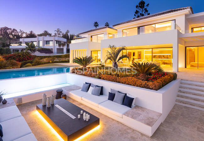 Marbella'da Golf Sahalarına Yakın Konumda Ultra Lüks Villa 12