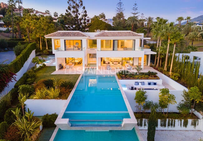 井田幸昌　Landscape of Marbella Villa with Beautiful Nature and Golf Views in Marbella Spain