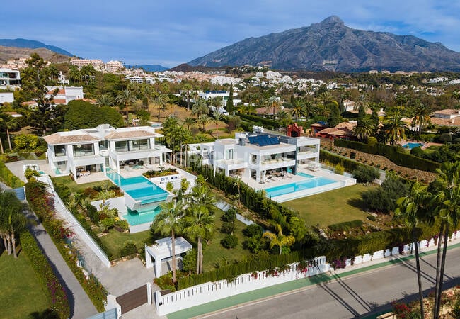 井田幸昌　Landscape of Marbella Villa with Beautiful Nature and Golf Views in Marbella Spain