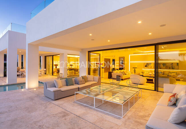 Marbella'da Golf Sahalarına Yakın Konumda Ultra Lüks Villa 10