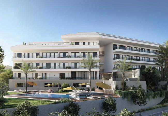 Sea View Real Estate with Terraces in a Popular Area of Fuengirola 1