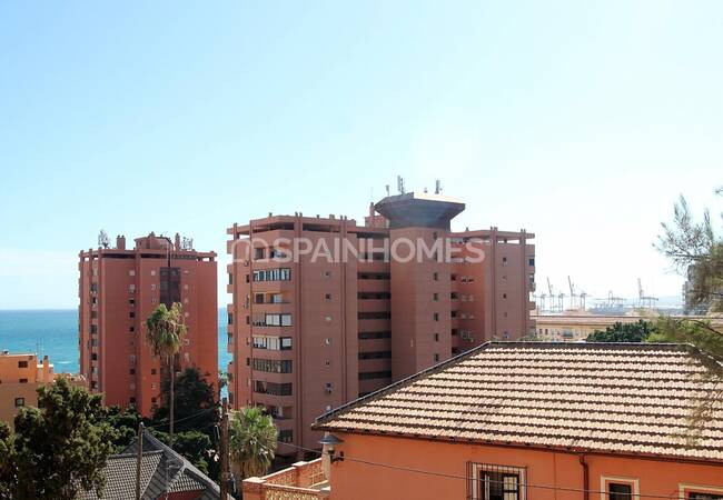 Centrally Located Apartment with Sea Views in Málaga 2