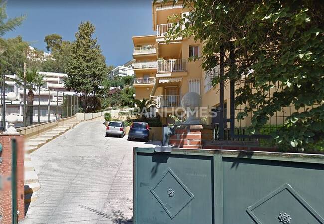 Centrally Located Apartment with Sea Views in Málaga 3