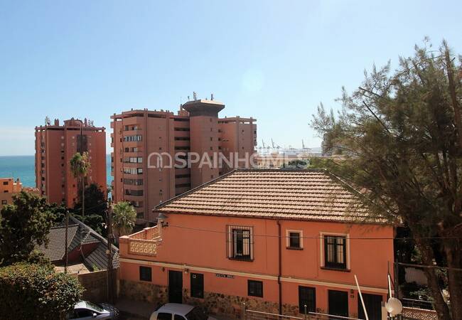Centrally Located Apartment with Sea Views in Málaga 5