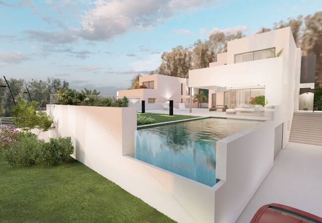 Malaga Mijas'ta Deniz ve Doğa Manzaralı Satılık Villalar