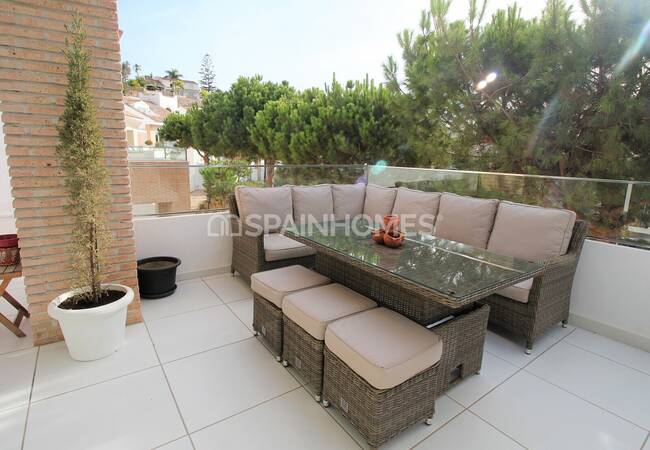 Sea View Villa in a Complex with Infinity Pool in Benalmadena 5