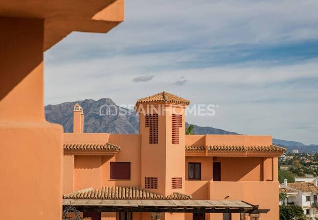 Apartments in Benahavis Surrounded by Golf Courses and Greenery 10