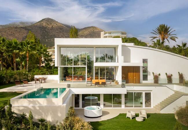 Luxe Villa In Een Gewilde Buurt In Benalmadena 1