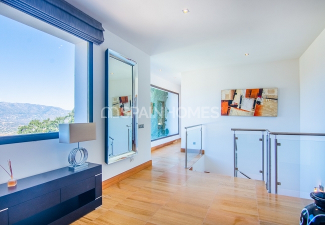 Villa with Picturesque Sea View in Ojen Close to Golf and Beach 14